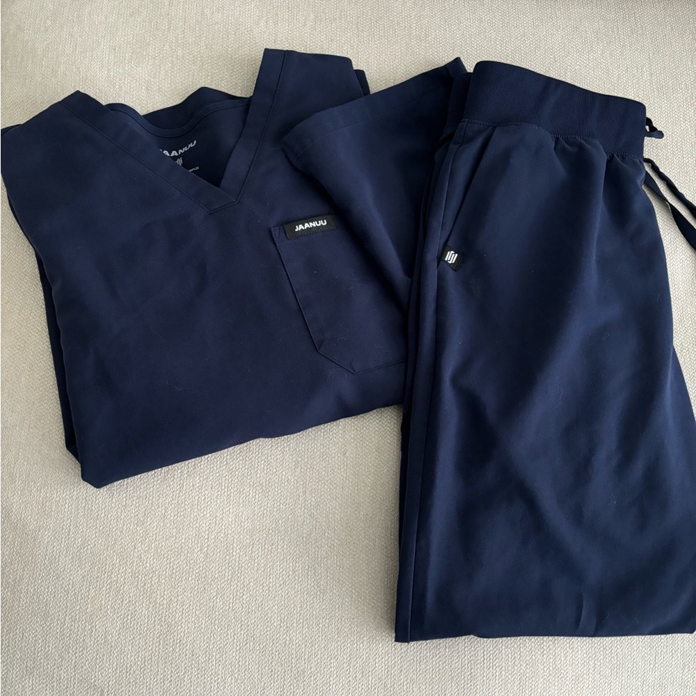 JAANUU NAVY SCRUBS!